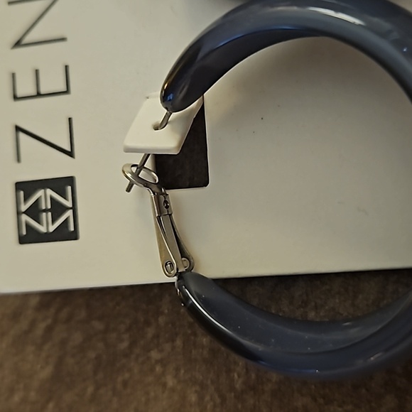 ZENZII Large Grayish Blue Mod Acrylic Hoop Earrings - Picture 4 of 5
